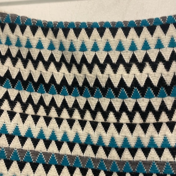 Milly of New York mini skirt in teal zigzag pattern. Size 10 - Picture 3 of 5